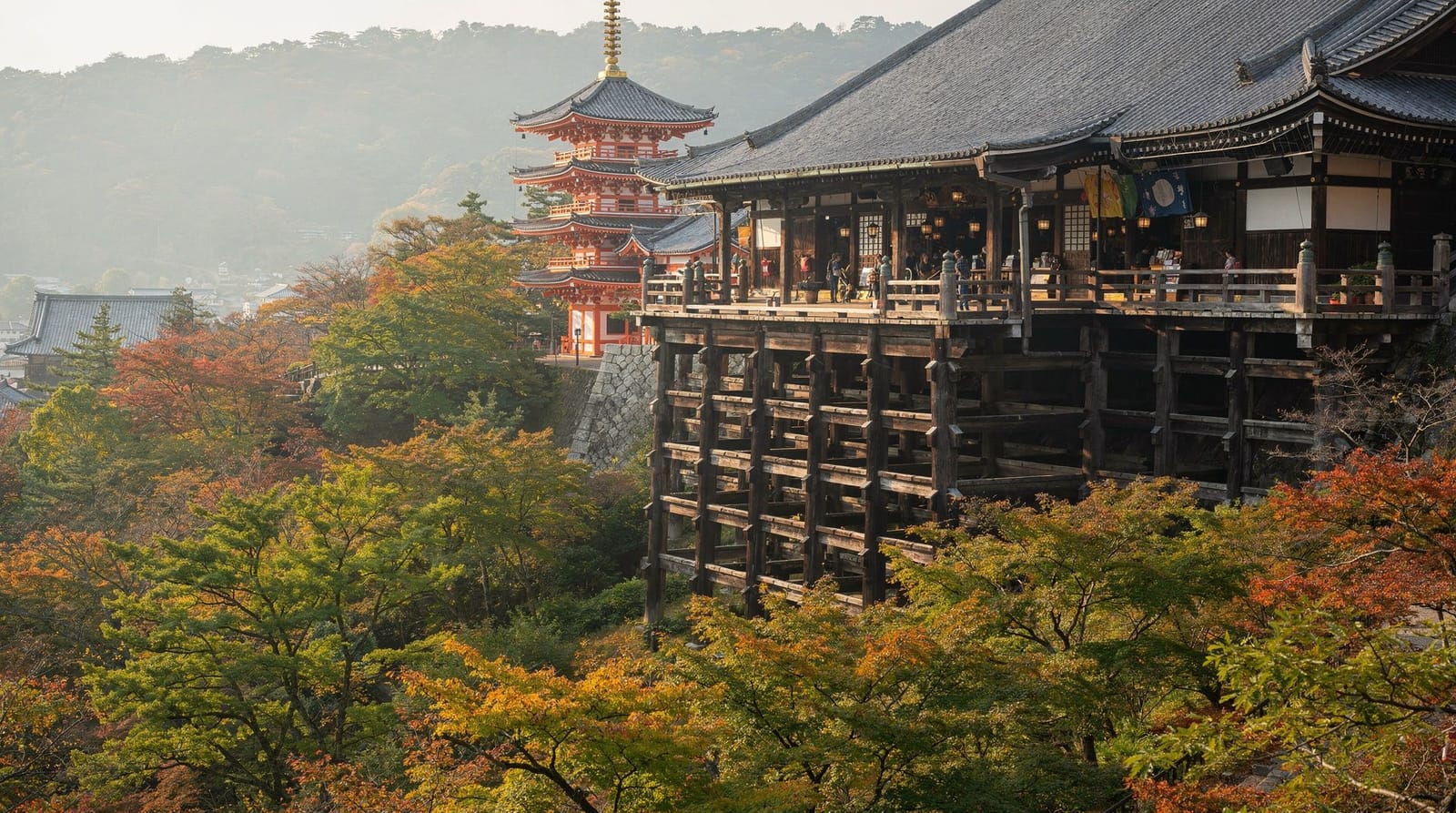 Kiyomizu-dera guide — the wooden stage, Otowa waterfall & illuminations