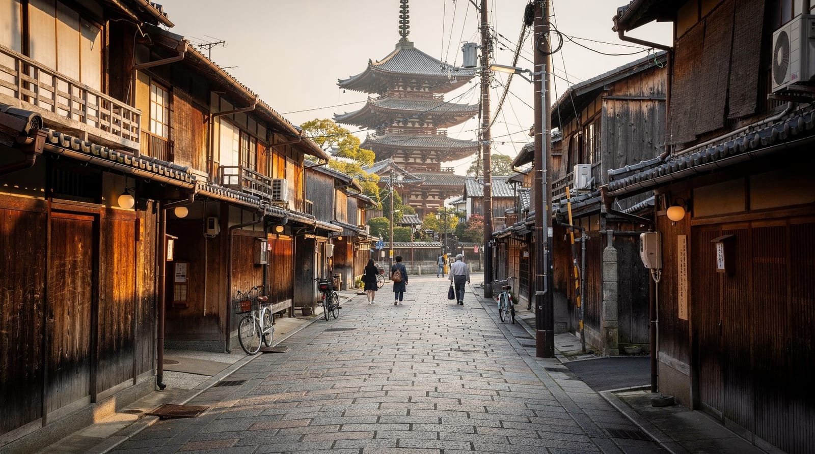 Kyoto on a budget — free temples, cheap eats, and real money-saving tactics — Practical ways to see Kyoto cheaply — free temples, affordable food, budget lodg