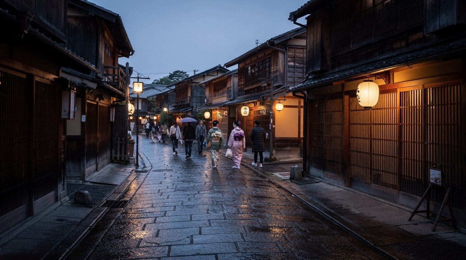 Maiko experience in Kyoto — dinners, tea ceremonies, and what's real