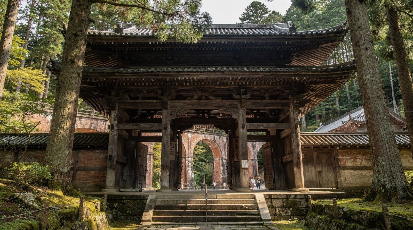 Nanzen-ji — Kyoto's highest-ranked Zen temple — Nanzen-ji's Sanmon gate, the brick Suirokaku aqueduct, and its Zen sub-temple ga