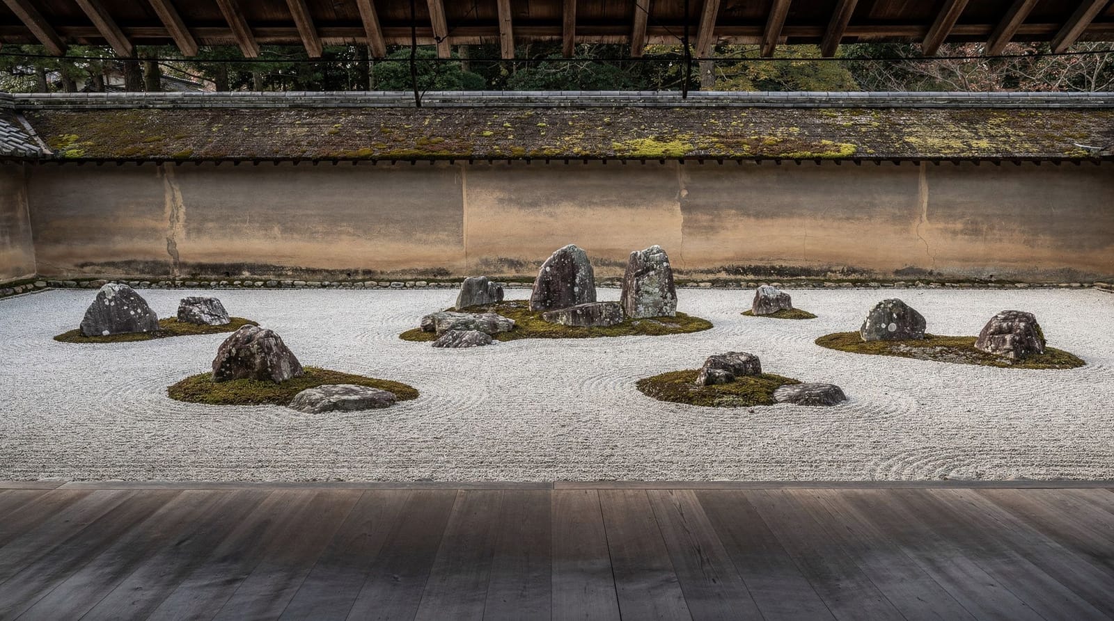 Ryoan-ji guide — the fifteen-stone dry garden and its meaning